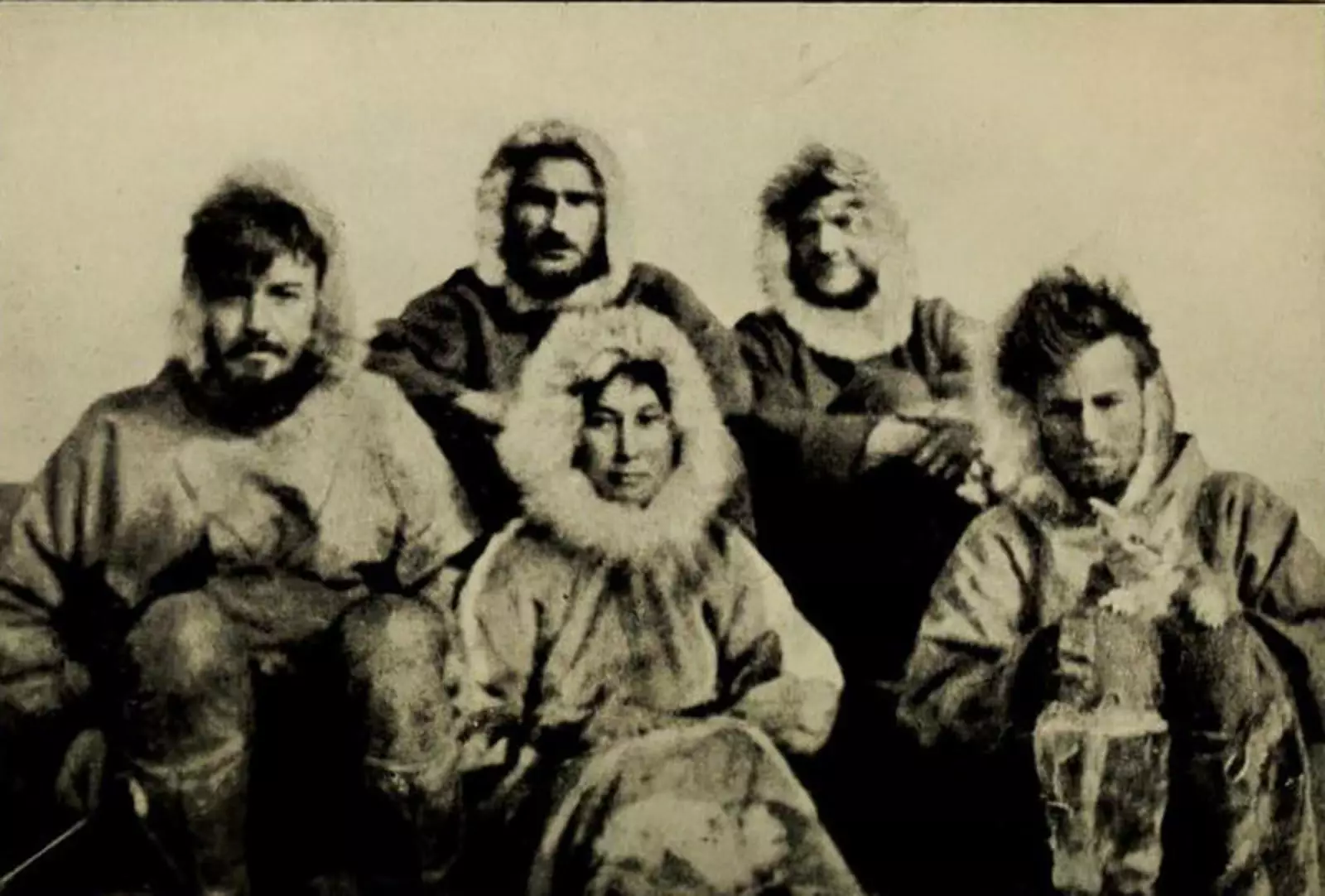 Vuoden 1921 Wrangel Island Expedition Team Ada Blackjack Centerissä