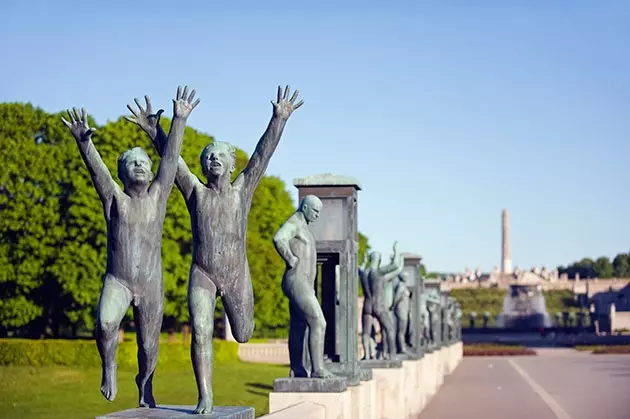 Vigelandsparken og dens skulpturer av babyer