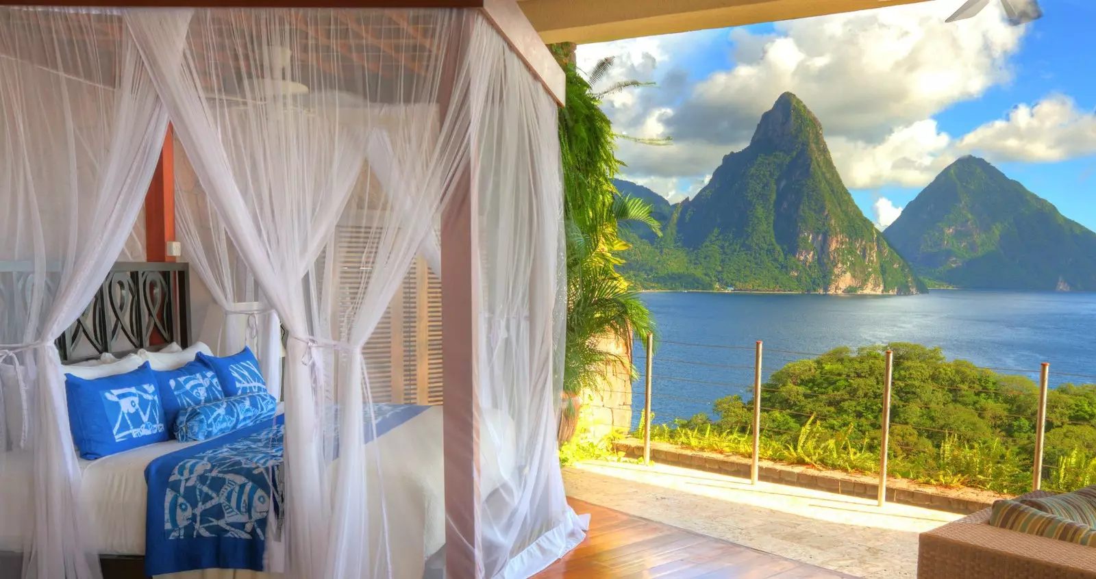 واحدة من 24 غرفة في منتجع Jade Mountain.