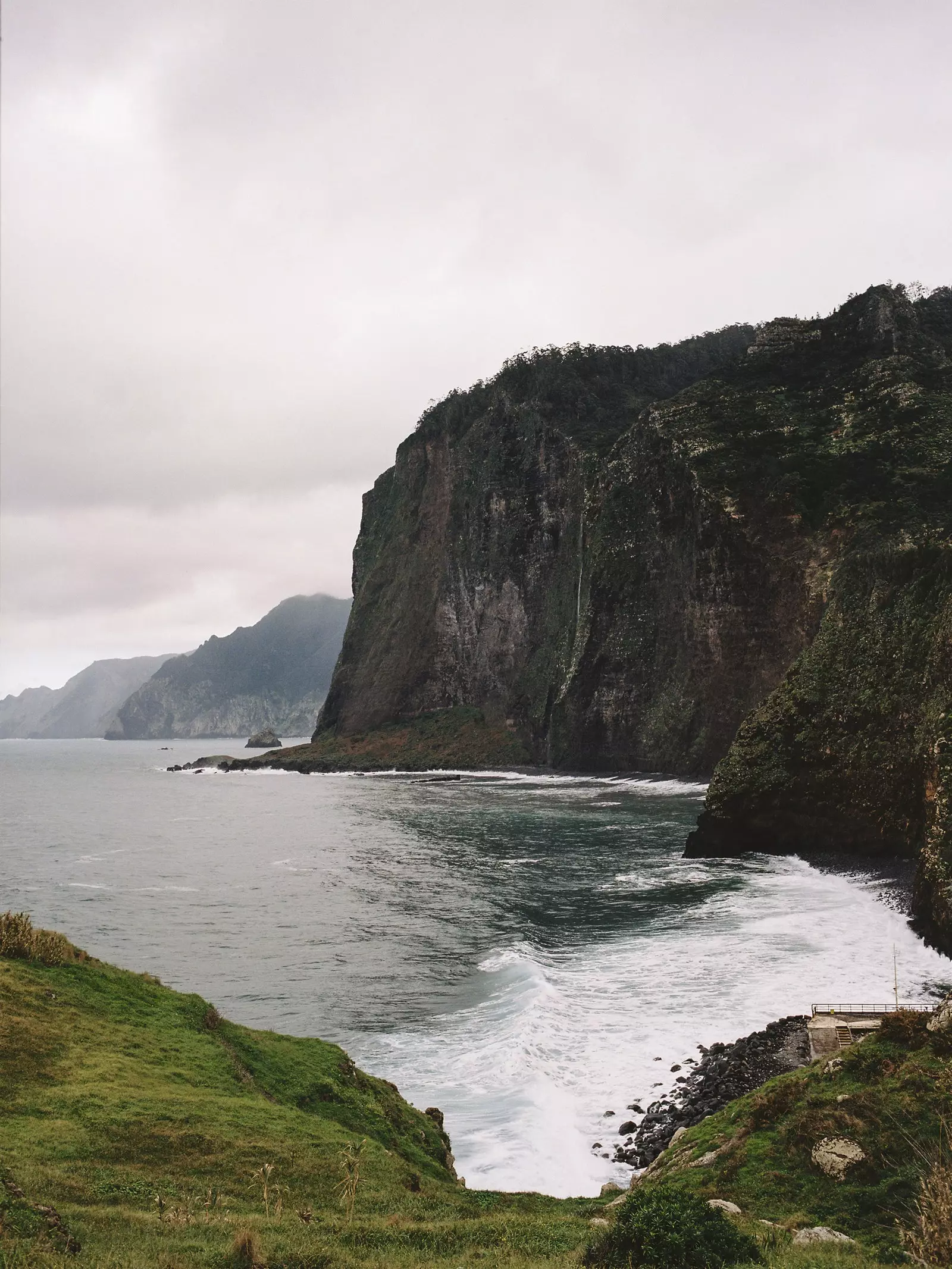 Portuqaliyanın Madeyra şəhərindəki Praia do Faial şəhərinə eniş