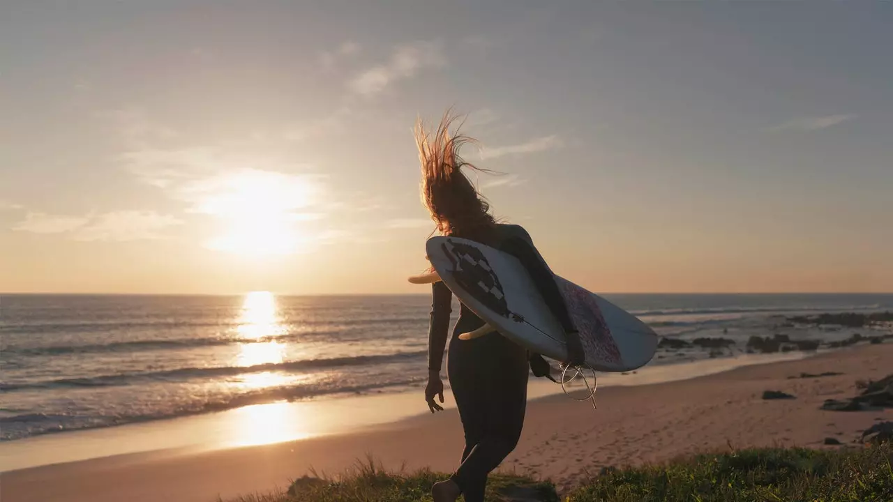 Treoir rátaí le haghaidh surfálaithe agus lucht tacaíochta