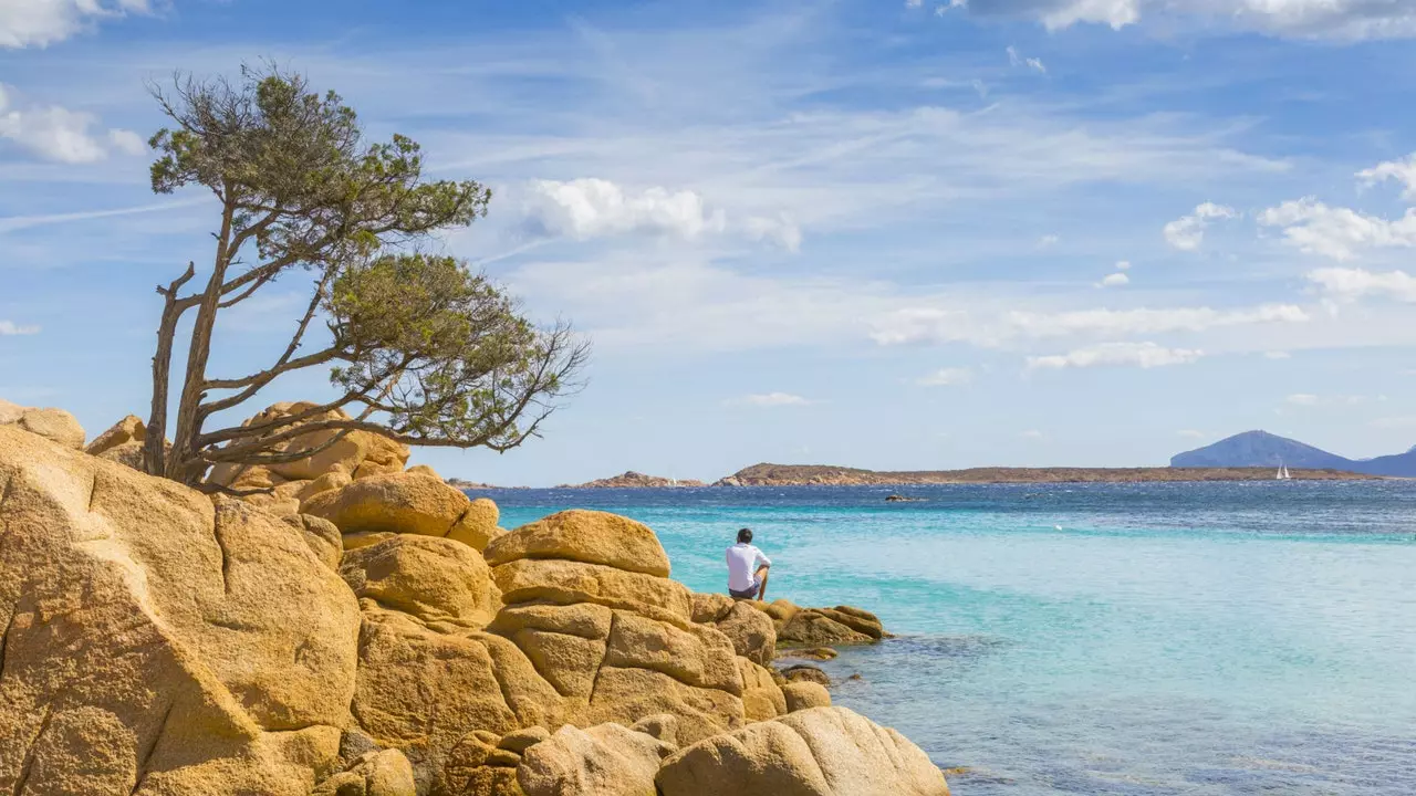 Tại sao Sardinia lại nhiều hơn Costa Smeralda?