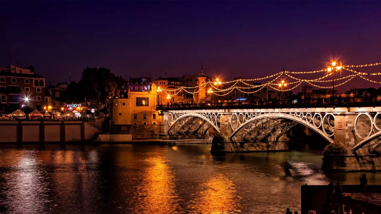 Sevilla bei Sonnenënnergang (oder wéi d'Hëtzt iwwerlieft)