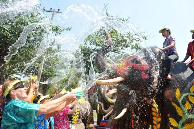 ऐसे लोग हैं जो थाईलैंड से भाग गए हैं। हम नहीं करते