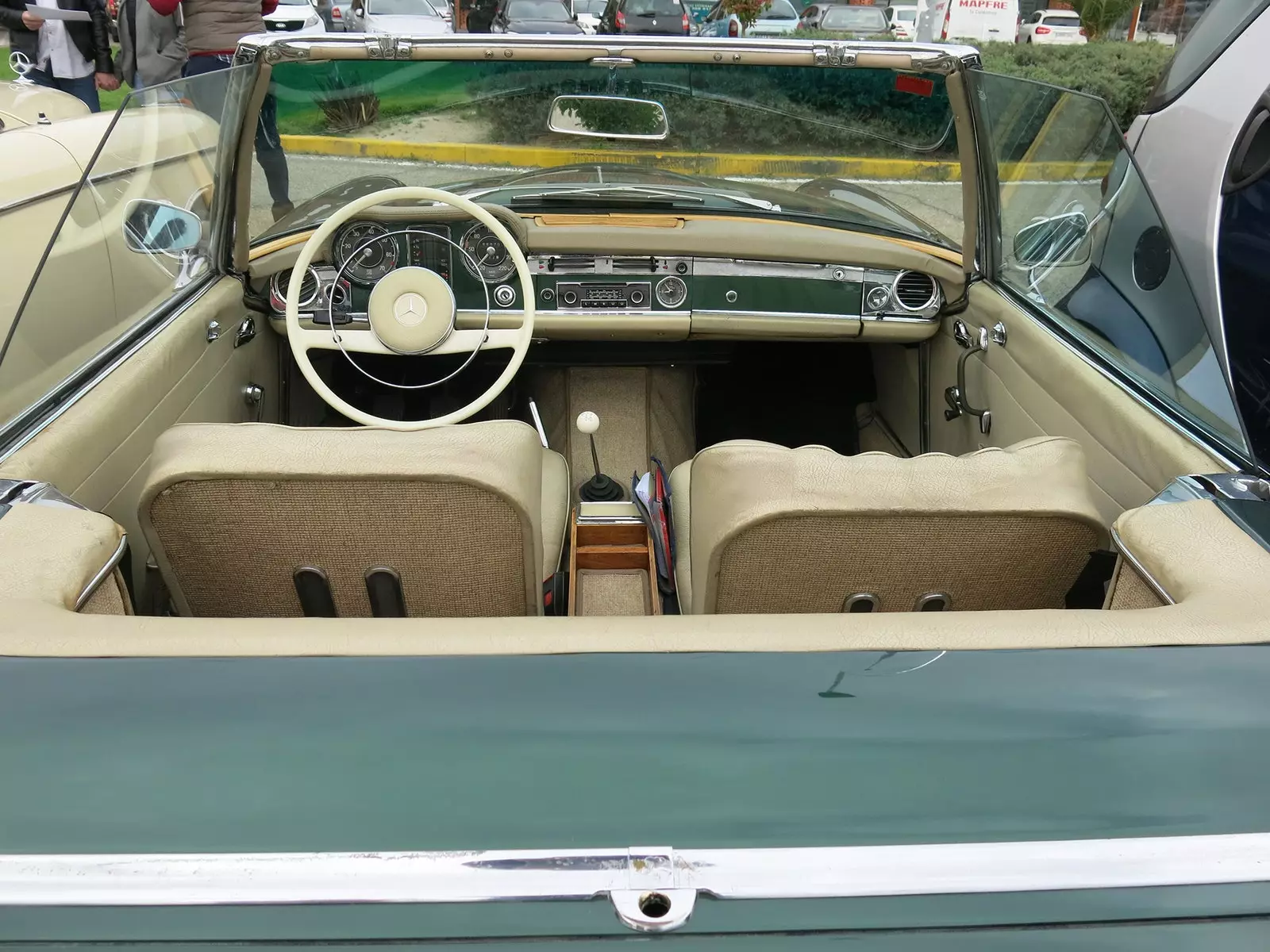 Interiorul Pagodei Mercedes 250 SL din 1965