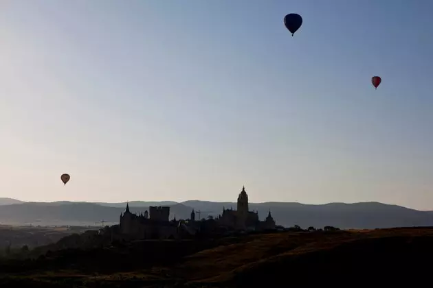 Flyver over Segovia i en ballon