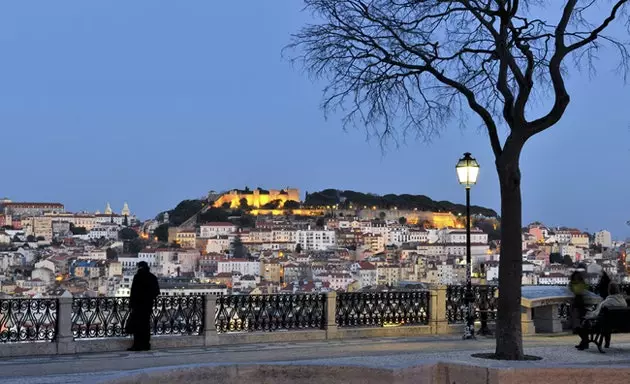 Lissabon vom Aussichtspunkt São Pedro de Alcântara im Bairro Alto