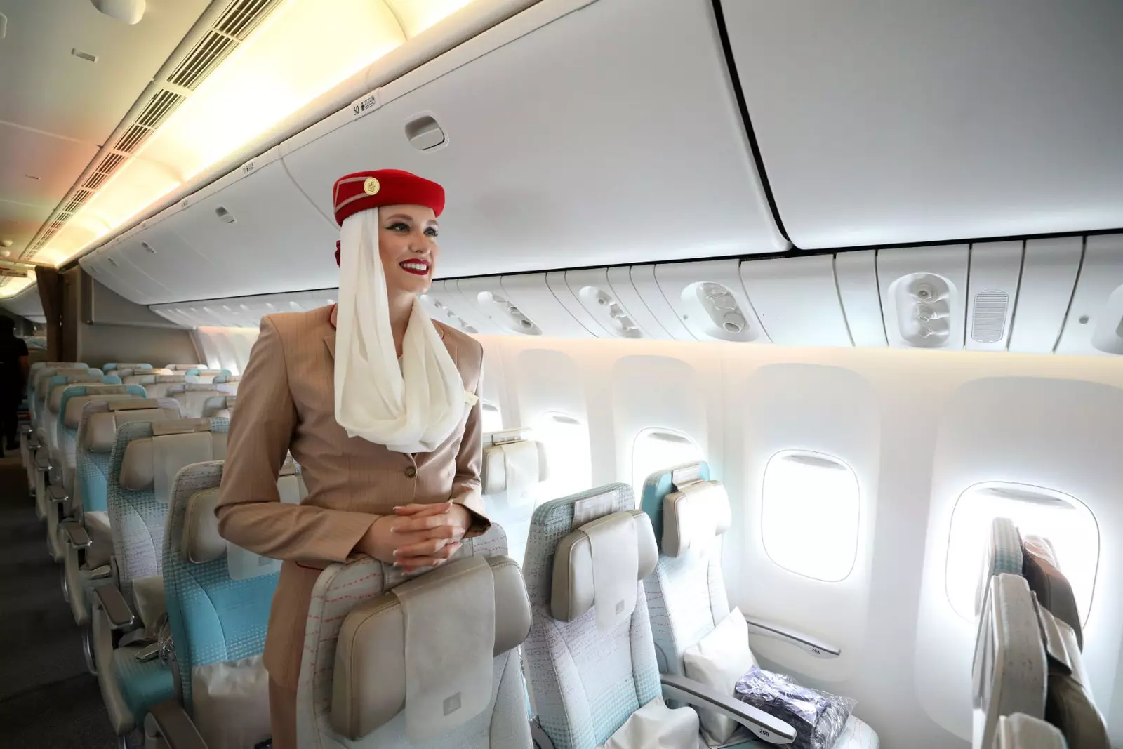 Emirates een van de meest conservatieve luchtvaartmaatschappijen met de kanonnen van schoonheid.