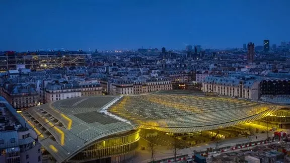 París opnar miðborg sína og sýnir hann í tímahraki