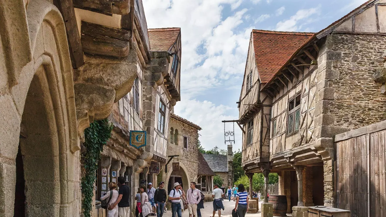 Puy du Fou أو كيفية إثبات أن المفهوم