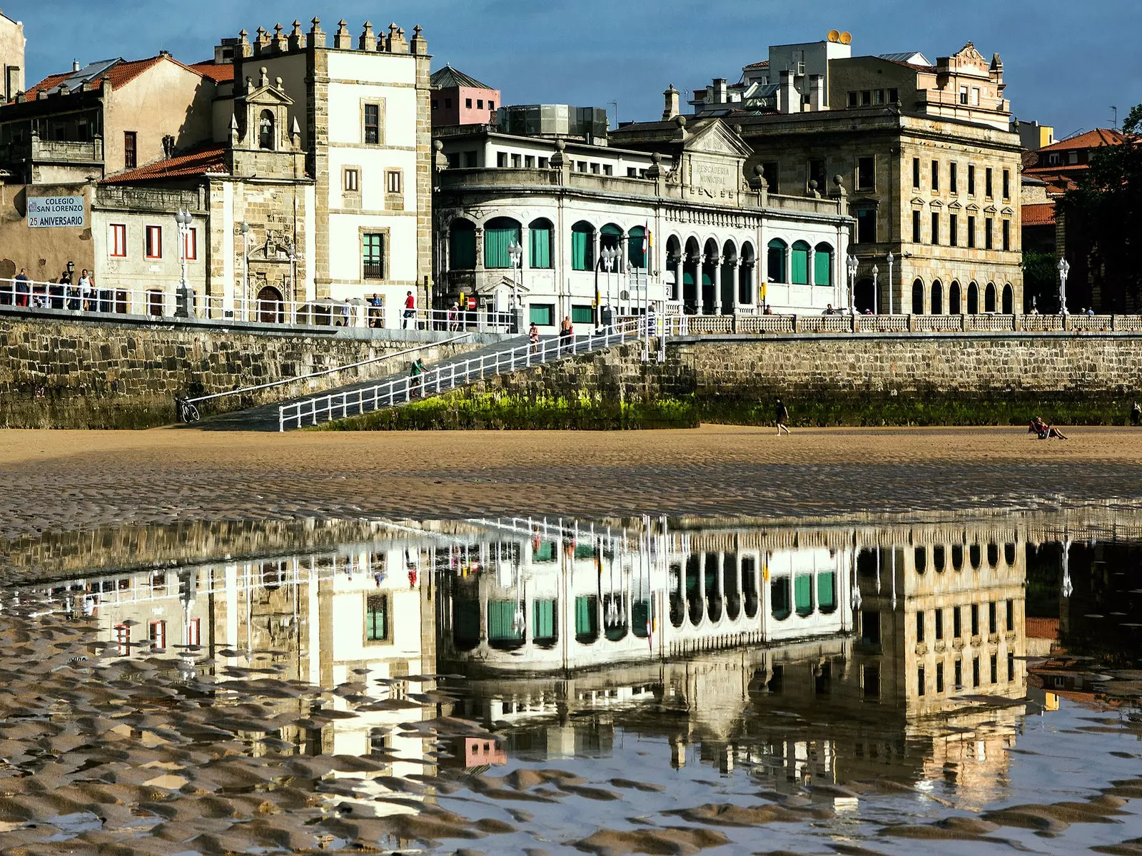 Bereich des Hafens von Gijón