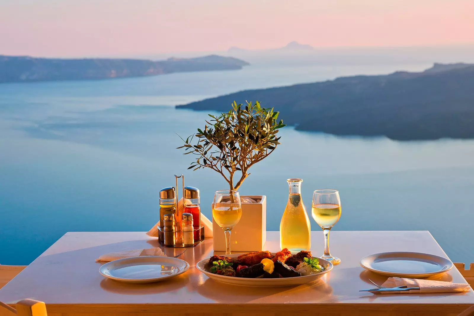 Unde să mănânci în ghidul gastronomic al insulei Santorini