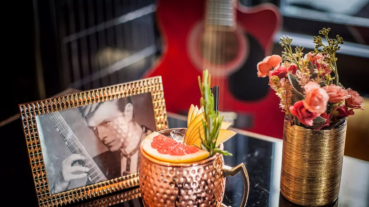 Eggs Benedict, cocktails en David Bowie: Barbara Ann opent brunch