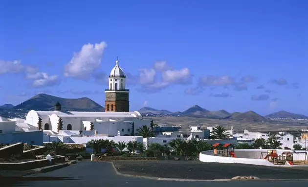 Plaza de Teguise алаңының панорамалық көрінісі