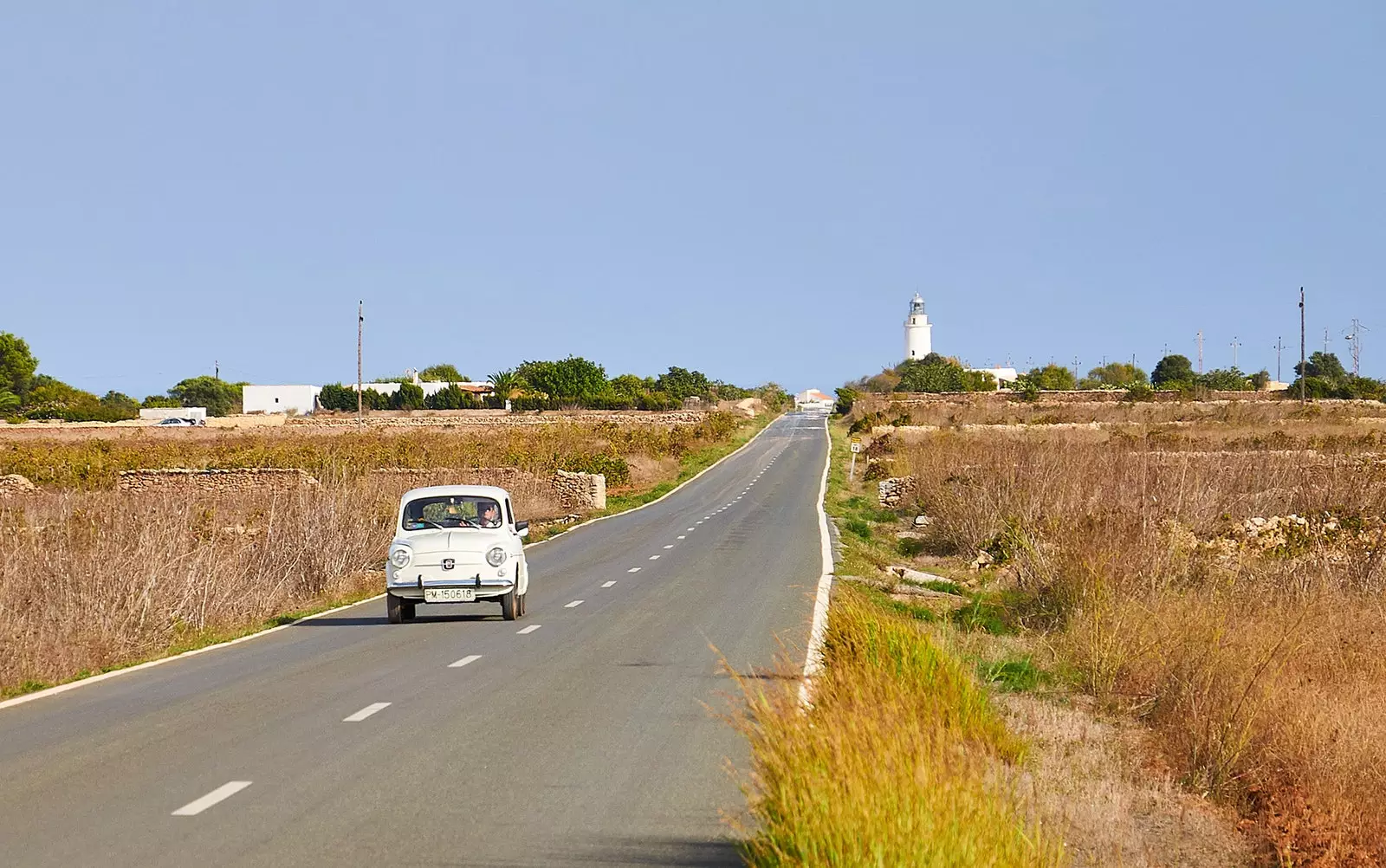 Formentera yolu ilə 37 kilometr yol və svetofor yoxdur