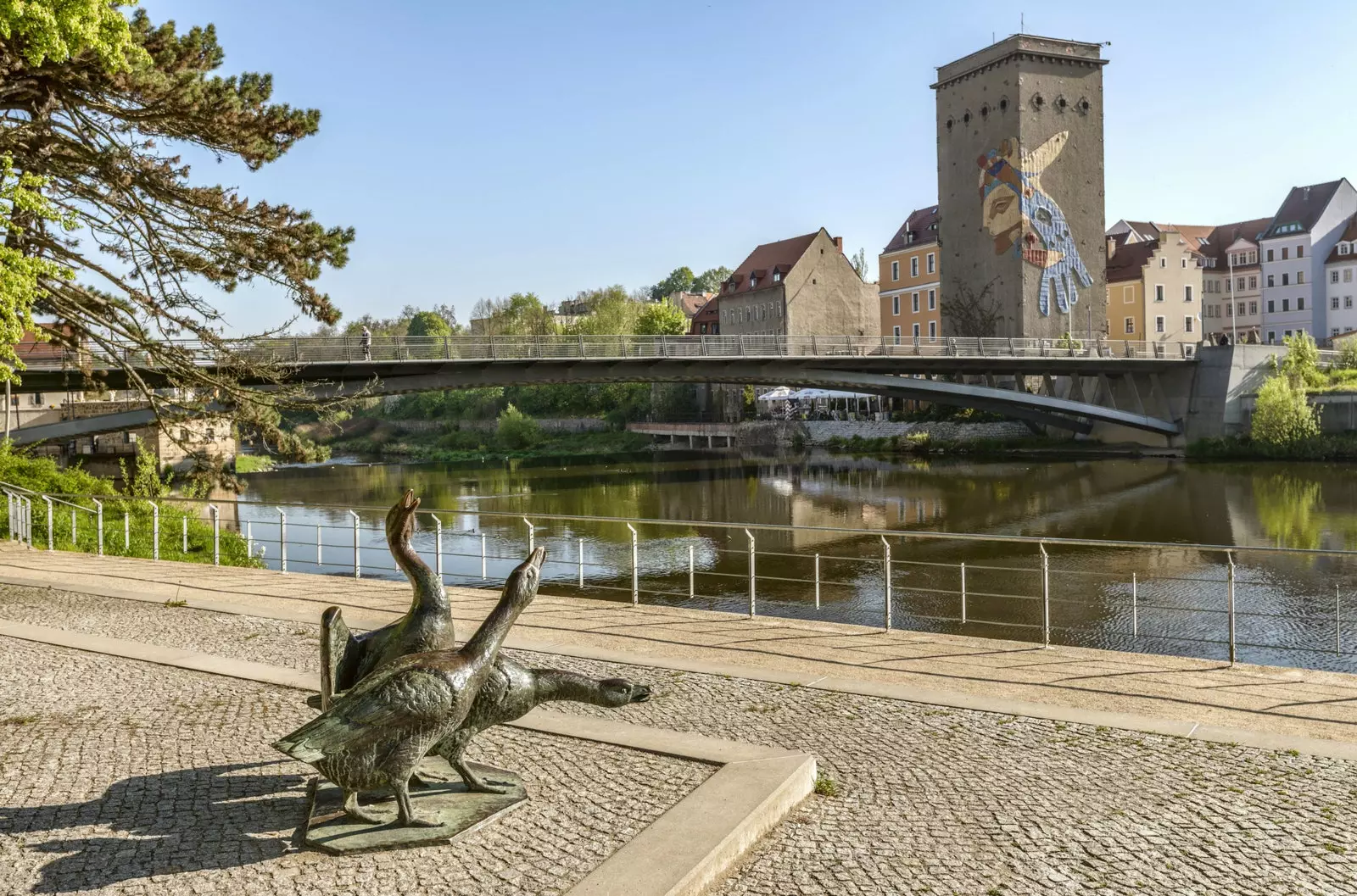 Most na Nysie wyznacza granicę terytorialną między Niemcami a Polską.