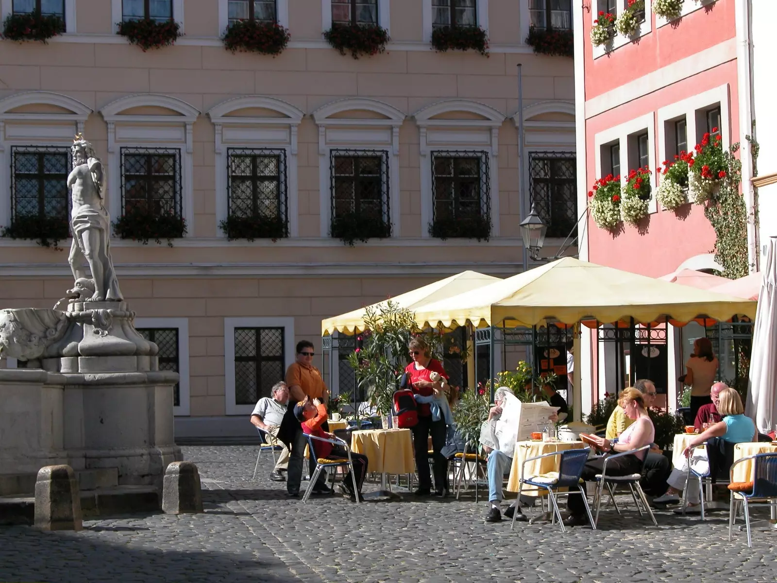 Parter Untermarkt, główny plac starego miasta Görlitz, zajmują restauracje.