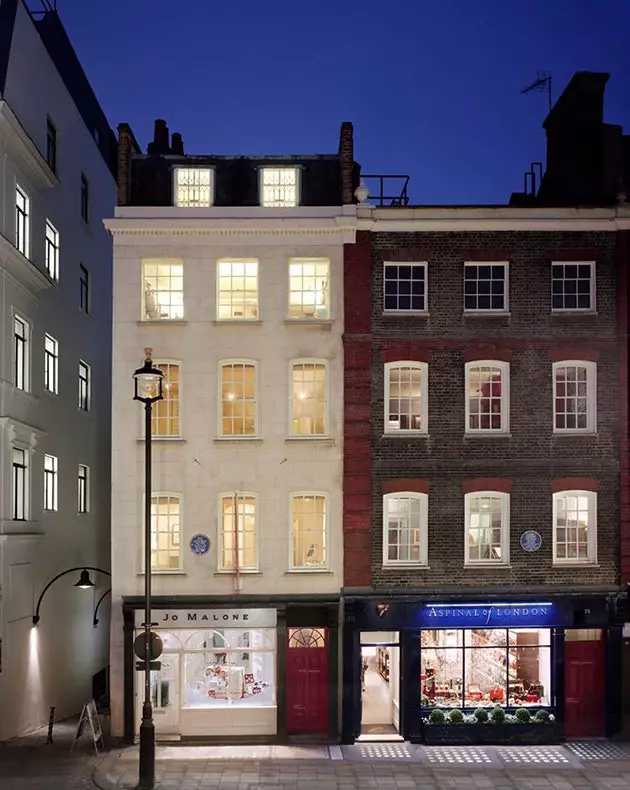 23 Brook Street in Mayfair is the only officially recognized residence of Jimi Hendrix