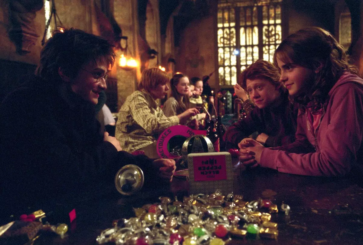 Harry Ron ed Hermione in Honeydukes