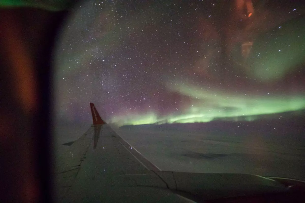 Vuoi volare tra l'aurora boreale?Questa esperienza lo rende possibile