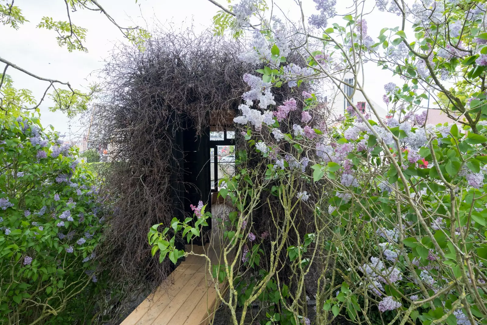 Arkitektahópurinn Raumlabor hefur breytt auðri lóð í frístundagarð fyrir unga fólkið í Brugge.