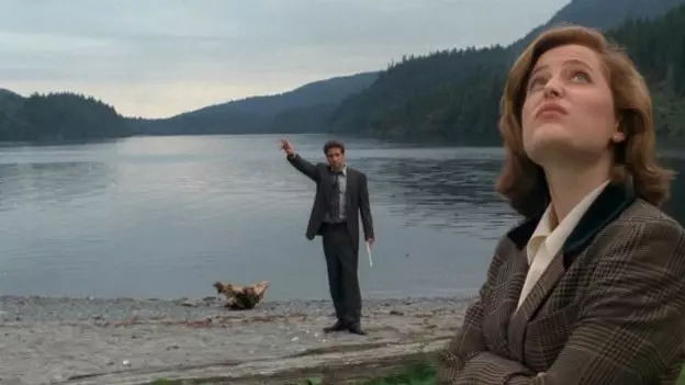 Ag Taisteal le Mulder agus Scully: Filleann ‘The X-Files’