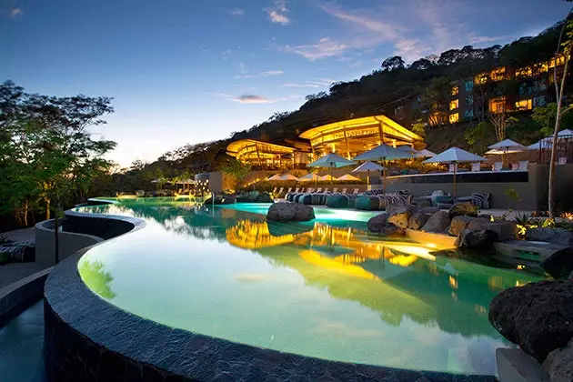 Andaz Peninsula Papagayo экологӣ, вале услубӣ