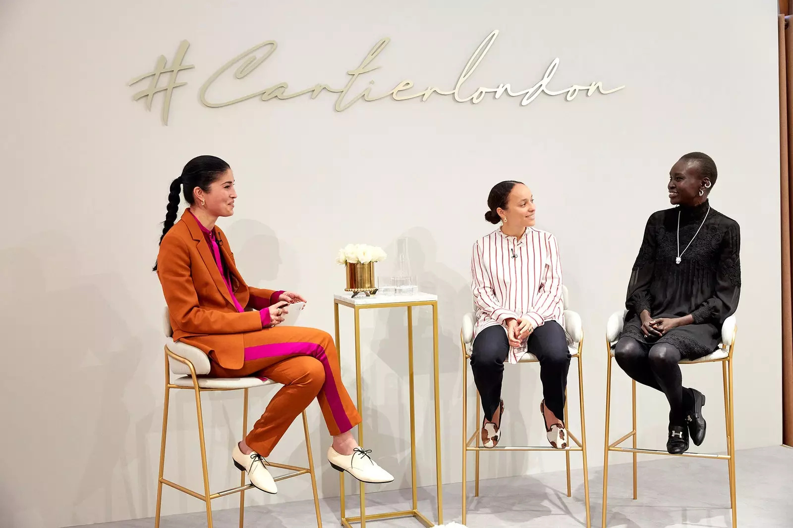 La journaliste Caroline Issa, la créatrice Grace Wales Bonner et le top model Alek Wek lors des entretiens tenus à...