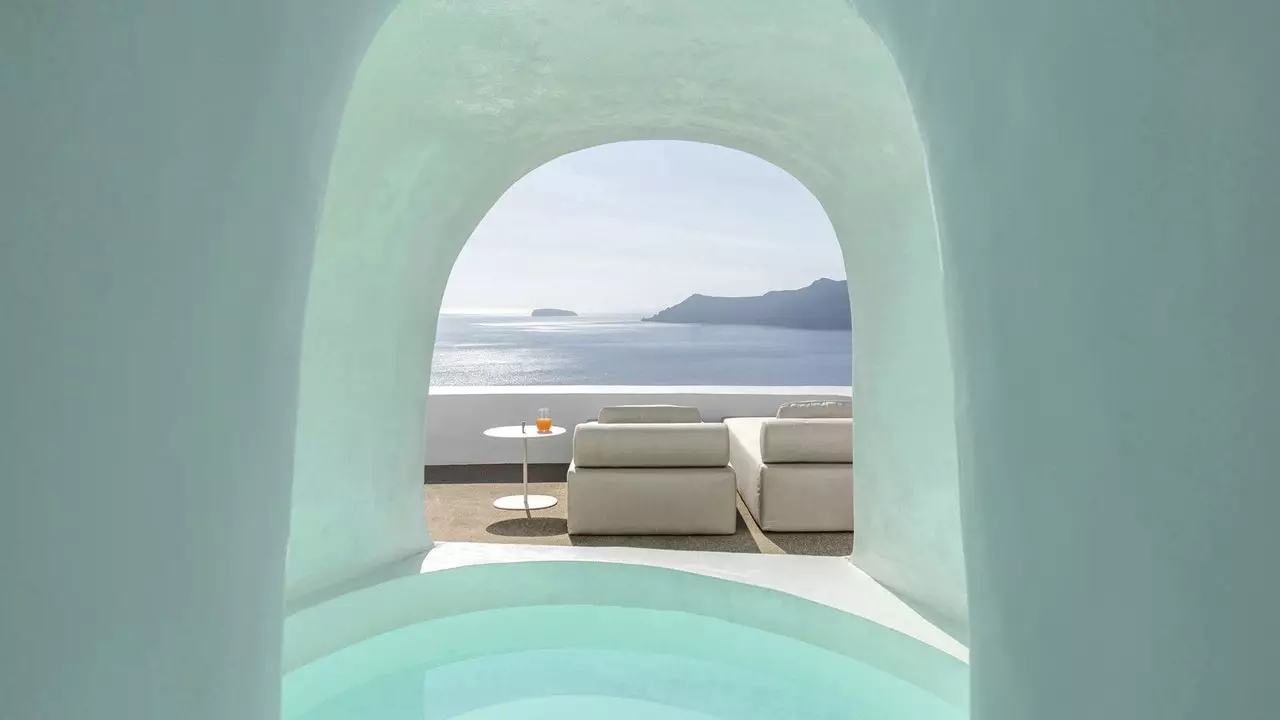 Ein Zimmer mit Aussicht: The Saint, entspannen Sie sich mit Blick auf die Caldera von Santorini