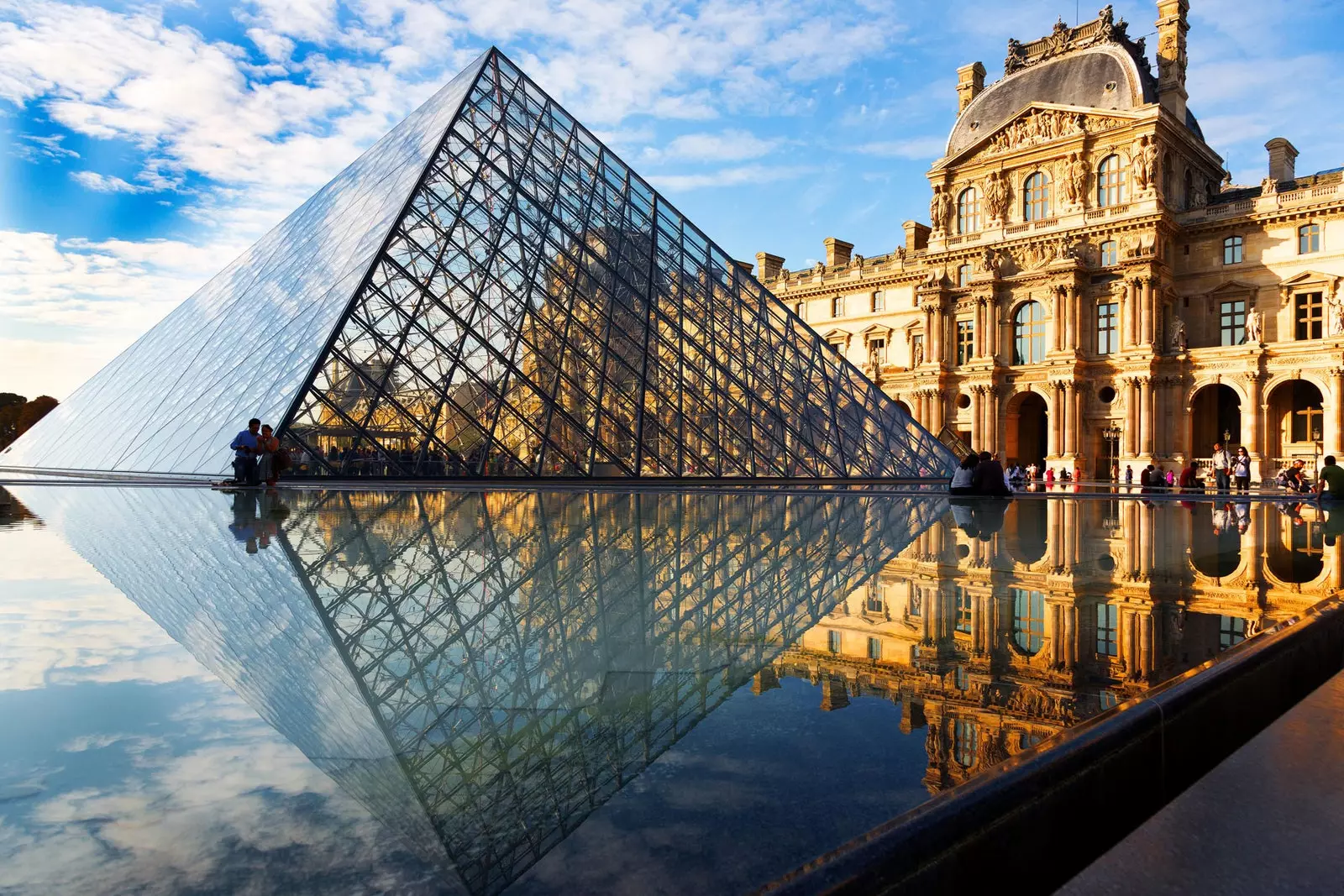 1. Louvre-museet