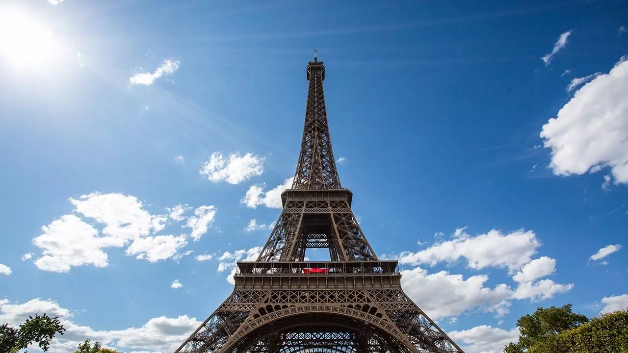 A Torre Eiffel muda de visual e abre um tour