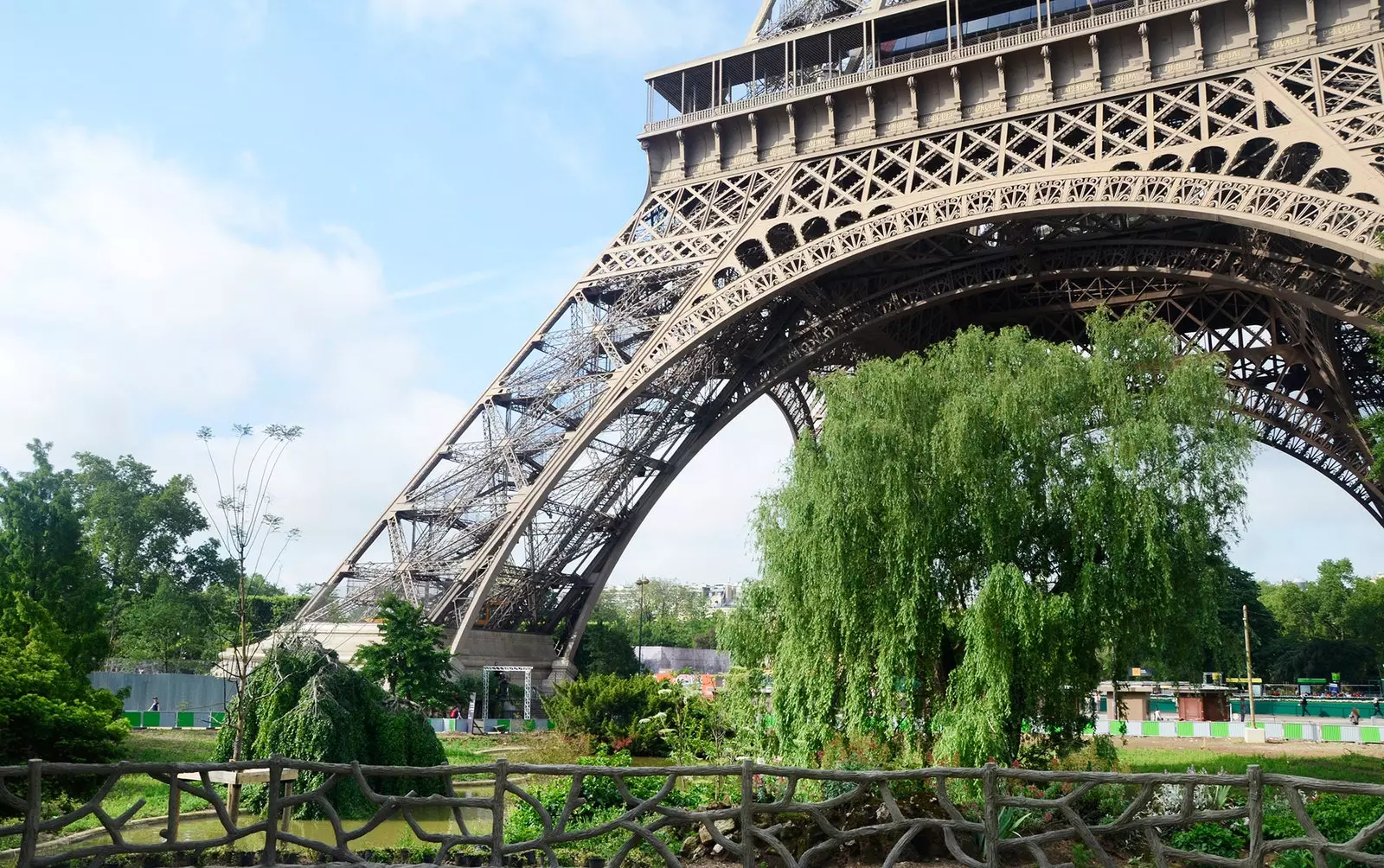 Eiffel-torni muuttaa ulkoasuaan ja avaa kierroksen