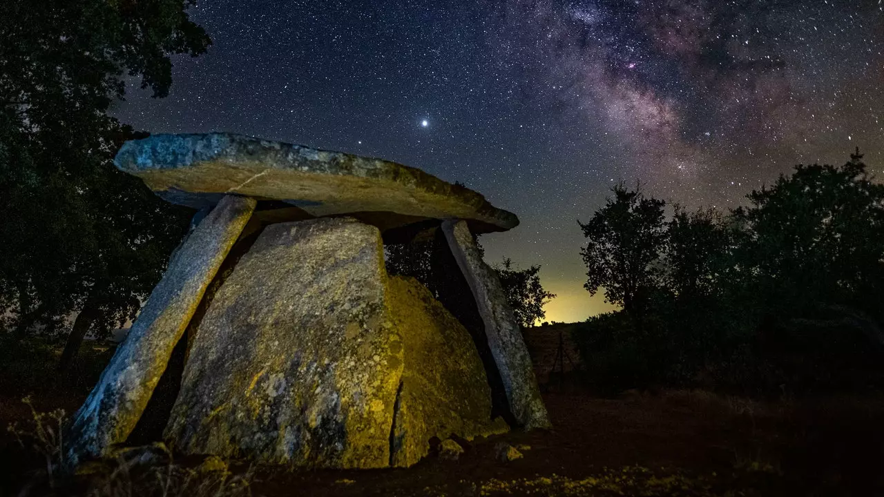 Vum Cáceres ... zum Himmel! Astrotourist Erfahrungen fir "Reesen" duerch d'Firmament vun der Provënz