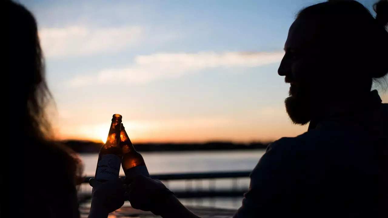 Wat Dir ugeholl hutt wier richteg: Alkohol hëlleft Iech besser an enger anerer Sprooch ze schwätzen!