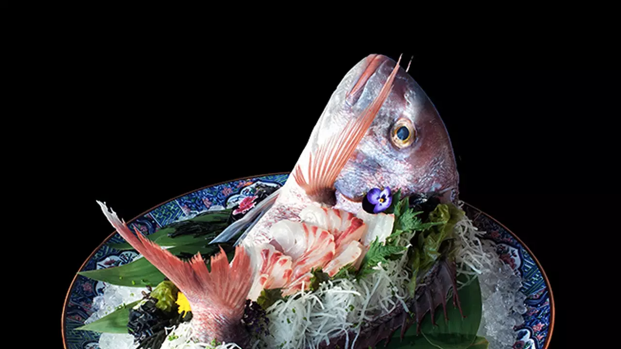 Cooking with Ricardo Sanz, from Kabuki: how to prepare the perfect red mullet sashimi