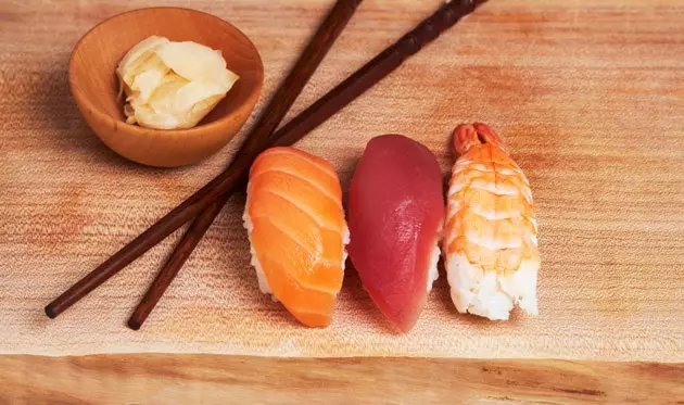 Nigiri sa konzumuje na jedno sústo