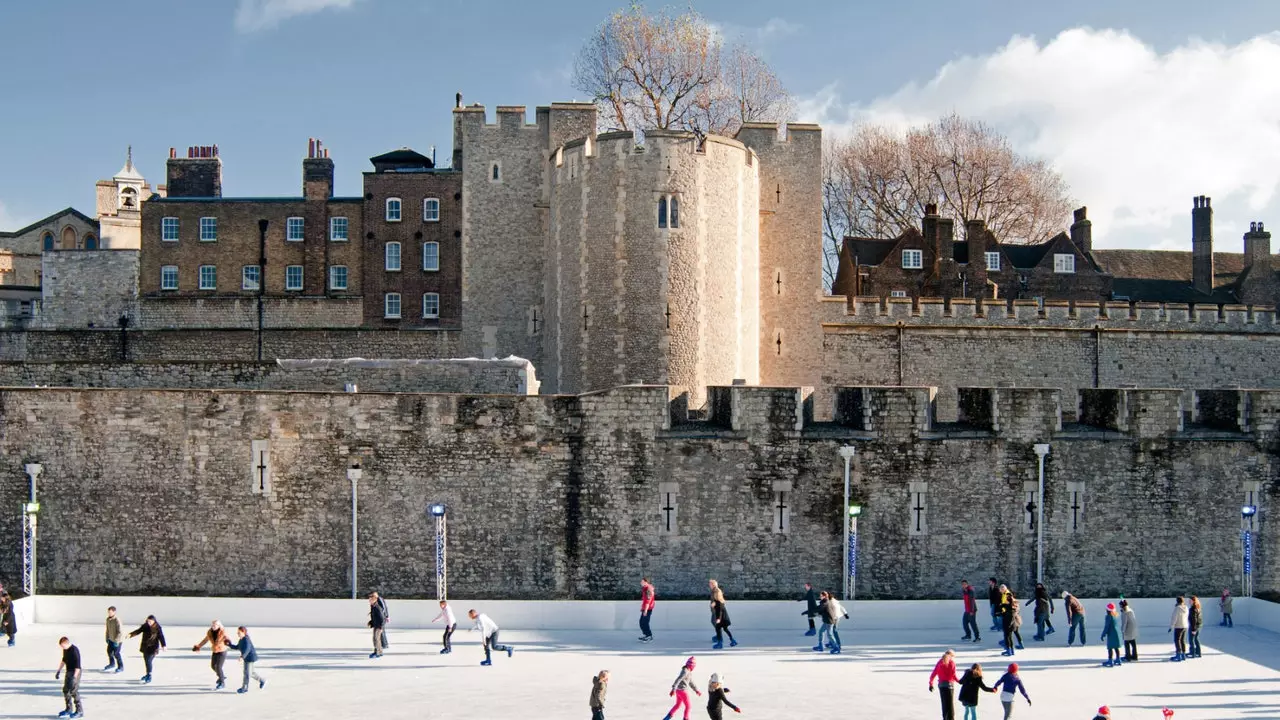 Acest Crăciun patinează pe gheață la Palatele Regale din Londra