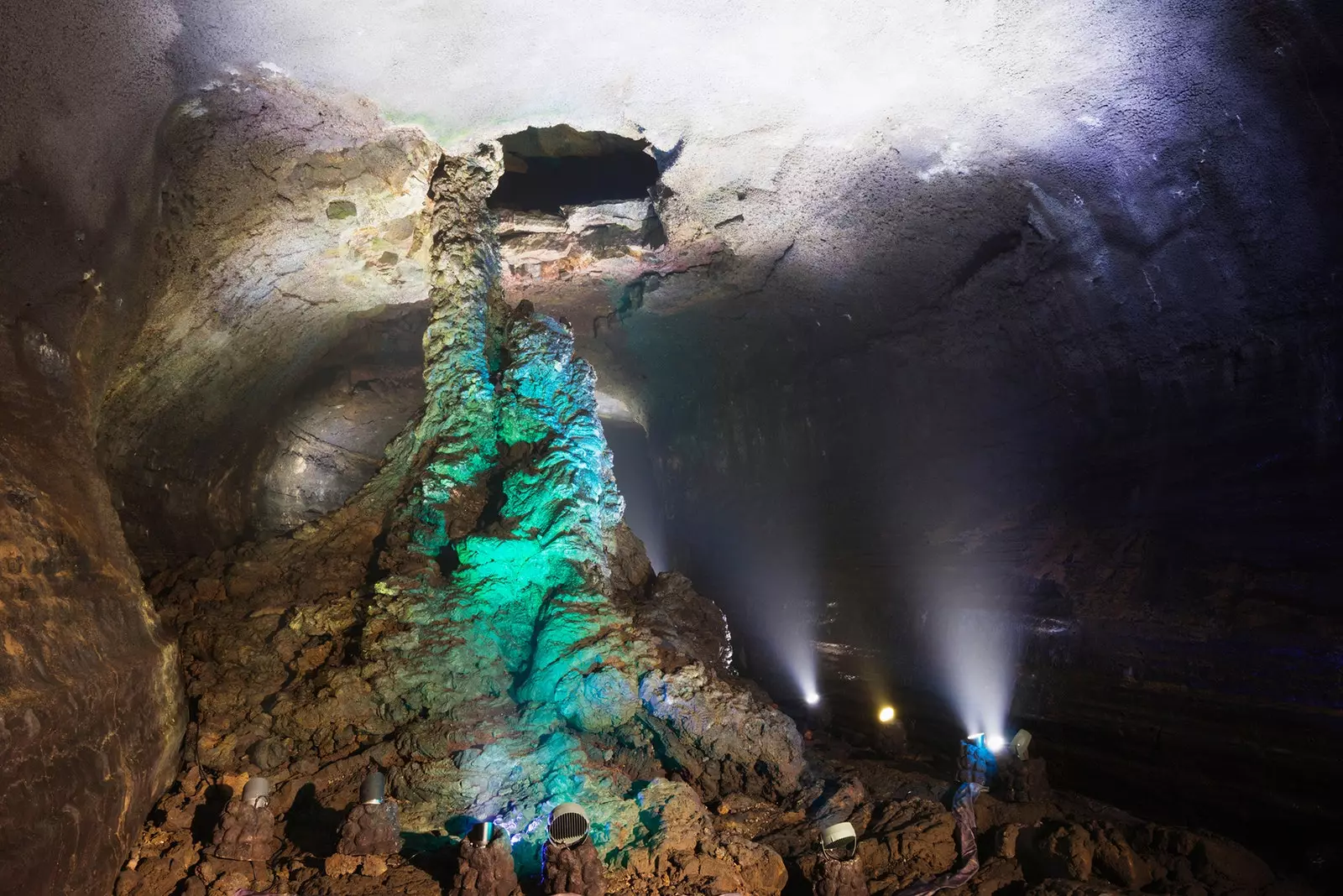 Manjanggul dunia bawah tanah lava