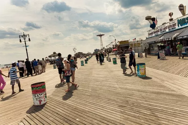 Hot-dogs et glaces géants de Coney Island