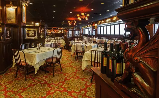 Sparks Steak House restoranski salon