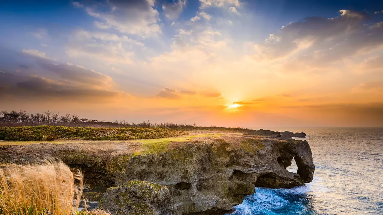 Okinawa: kepulauan Jepang yang darinya akan sulit bagi Anda untuk kembali