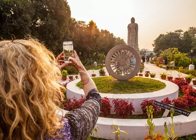 Turist şəkil çəkdirir