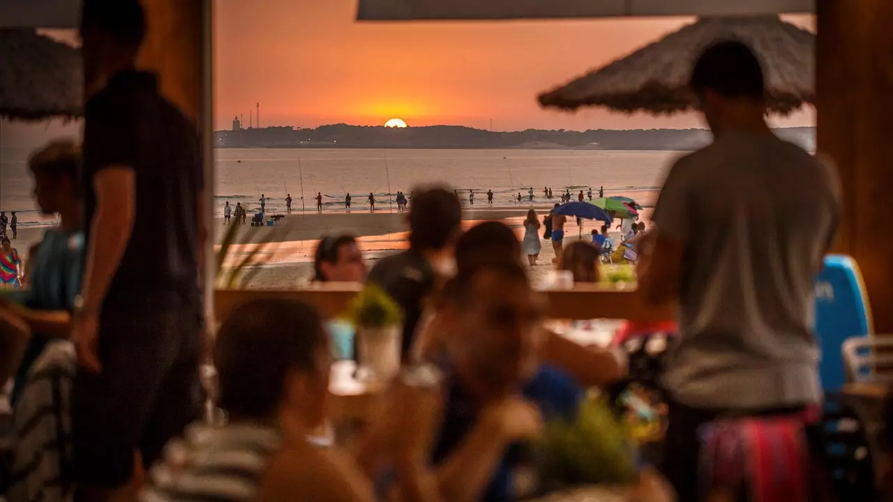 Dari bar pantai hingga bar pantai di pantai tercinta Cádiz