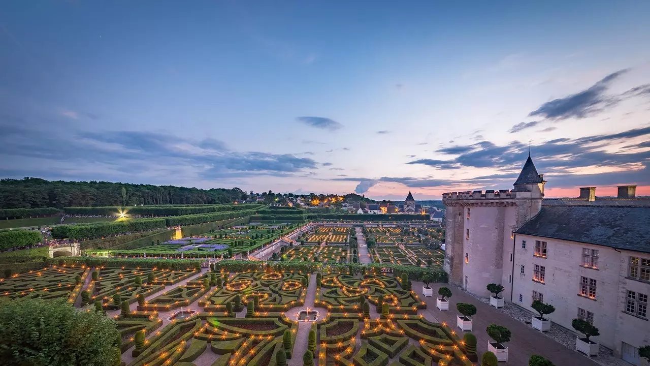 Ҳазорҳо шамъҳо тобистони имсол боғҳои Château de Villandry-ро равшан мекунанд