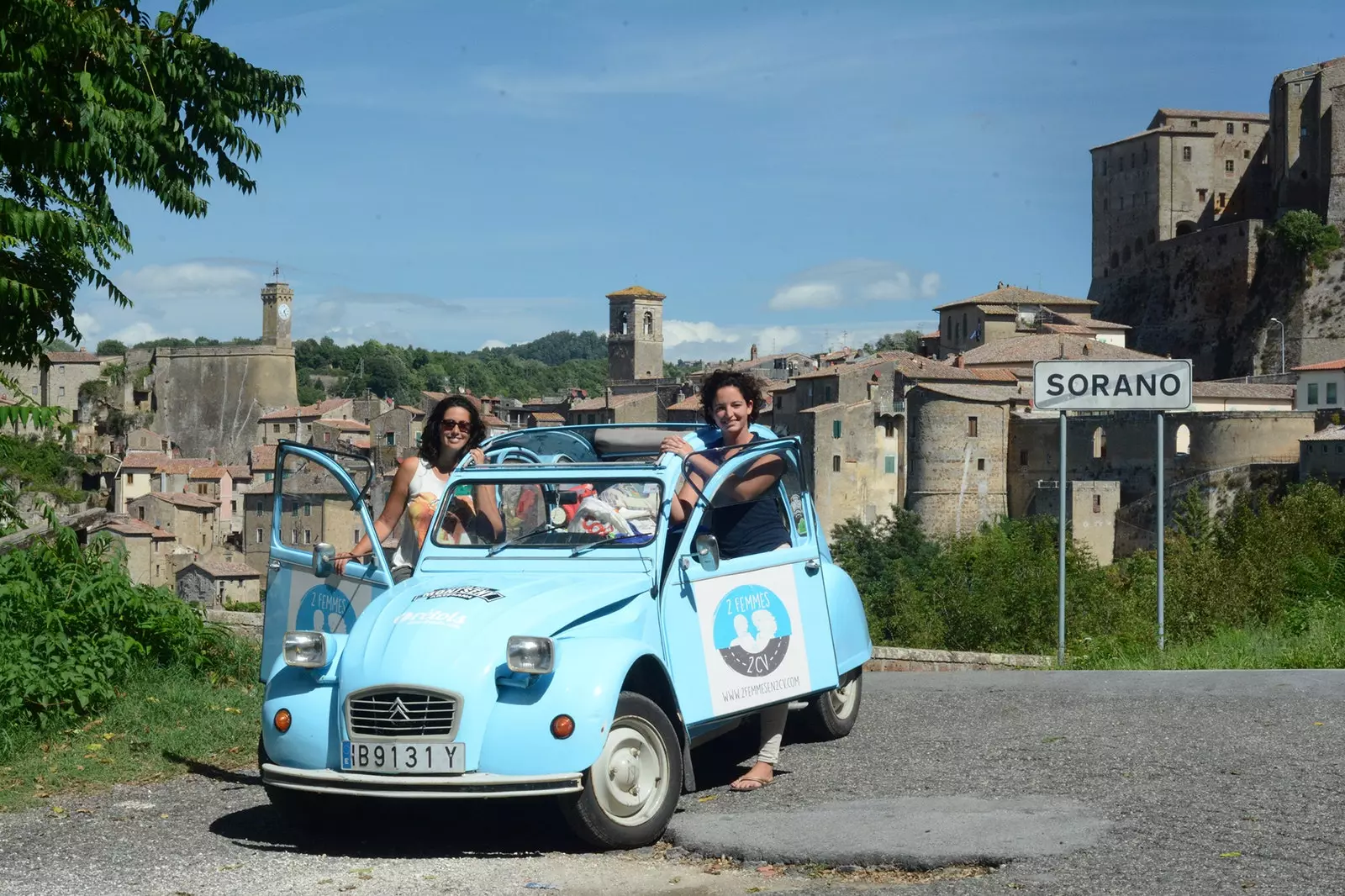 2 Kvinder i 2CV eller hvordan man rejser verden rundt i en to hest