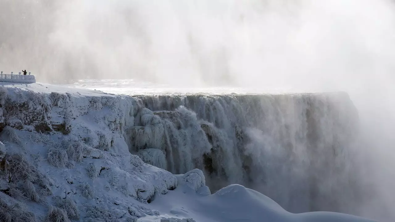 Niagara Falls jäätyy äärimmäisen kylmässä