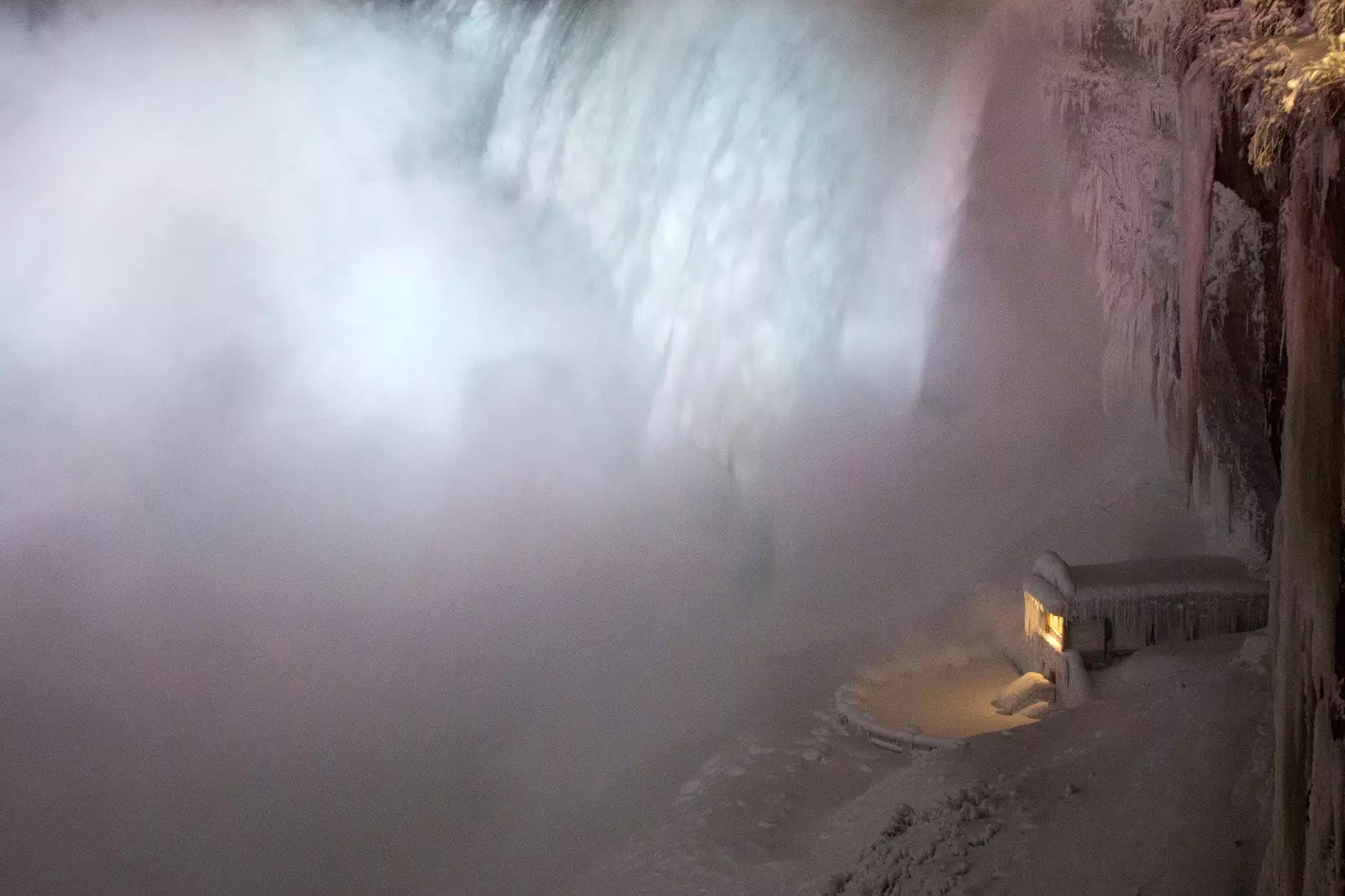 Les chutes du Nigara gelées par une vague de froid extrême