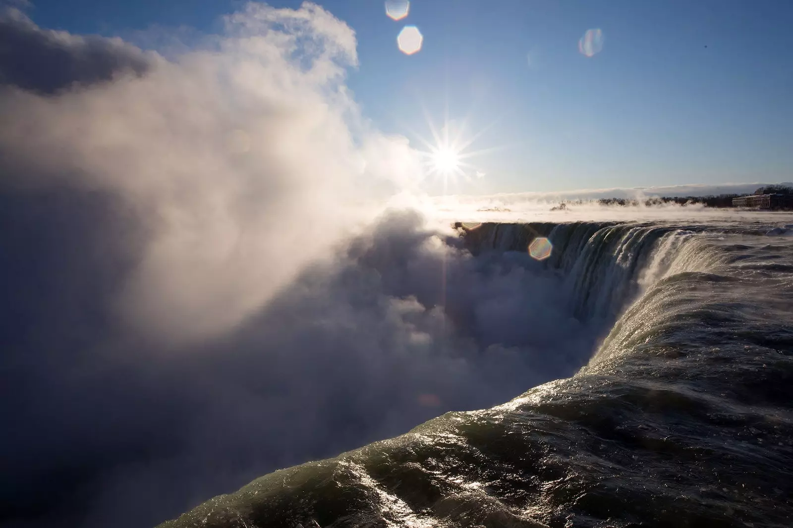 Air Terjun Niagara dibekukan oleh gelombang dingin yang ekstrem