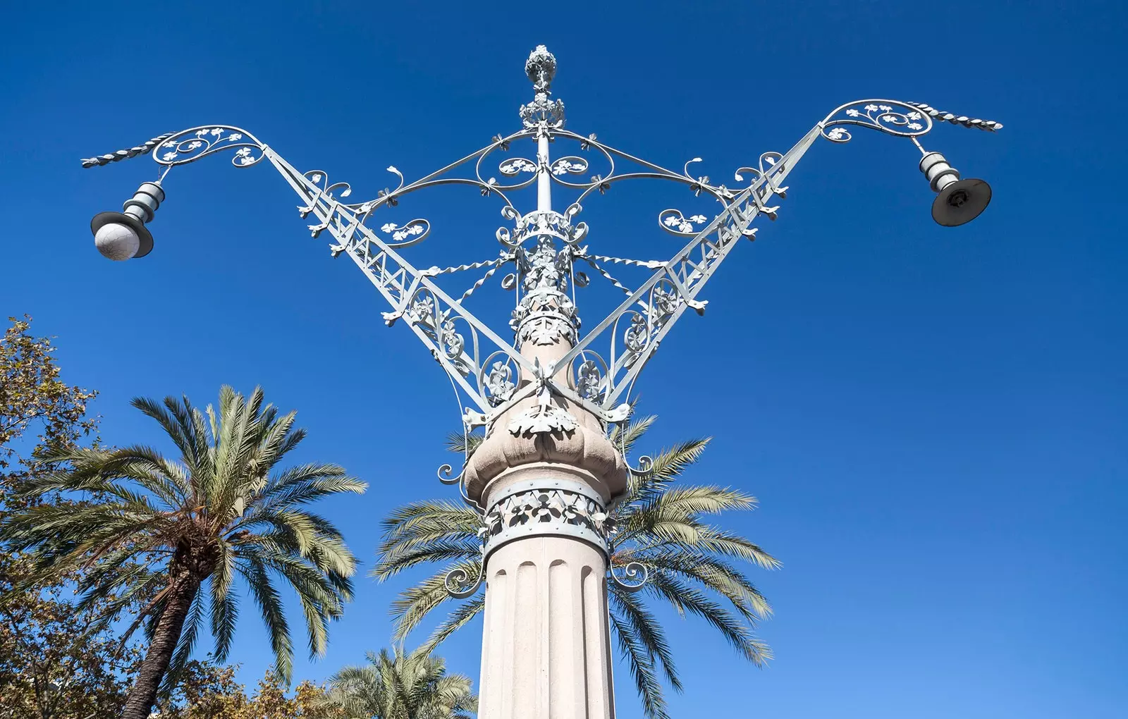 Passeig Lluís Companys компаниясынын лампалары