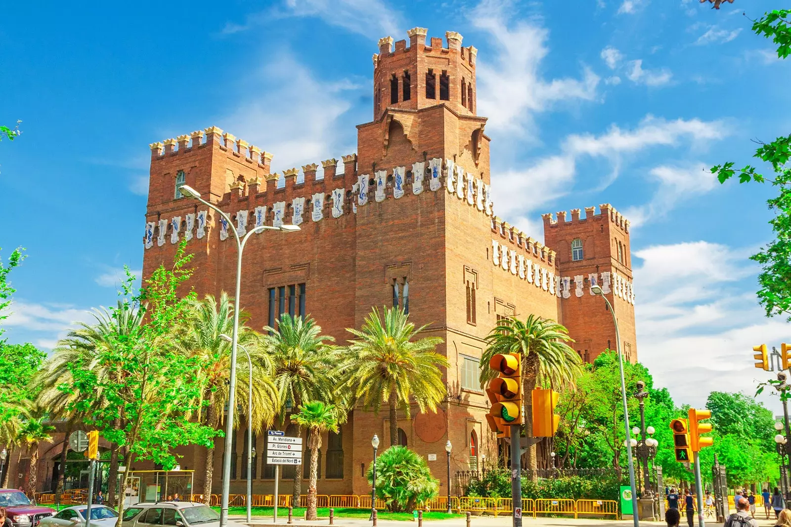 Castell dels 3 dragons facade